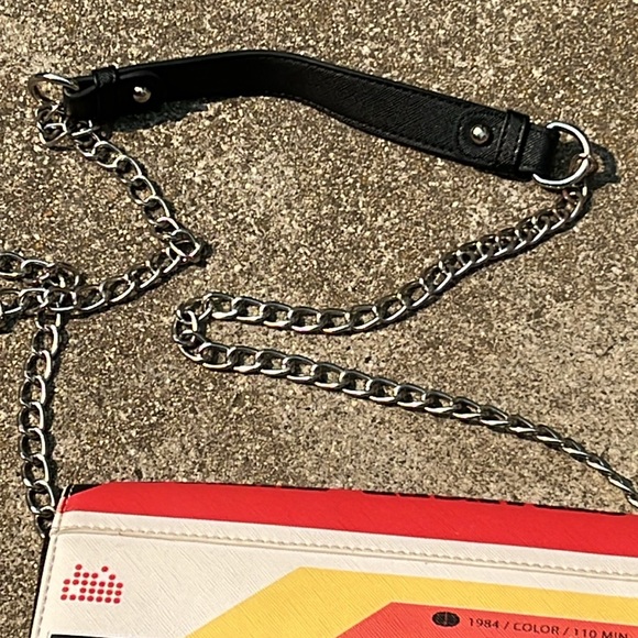 Stranger Things Bioworld chain link vhs Stranger Things purse - Picture 3 of 11